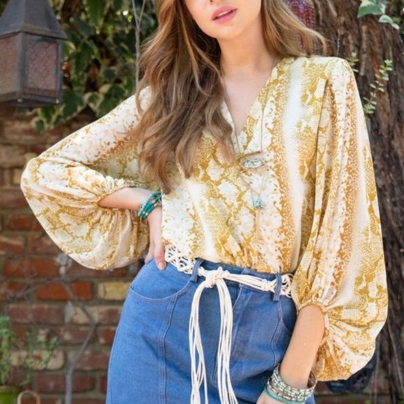 BEAUTIFUL BLOUSE WITH V-NECK &  BALLOON SLEEVES LOOSE FLOWY FIT - Picture 7 of 7